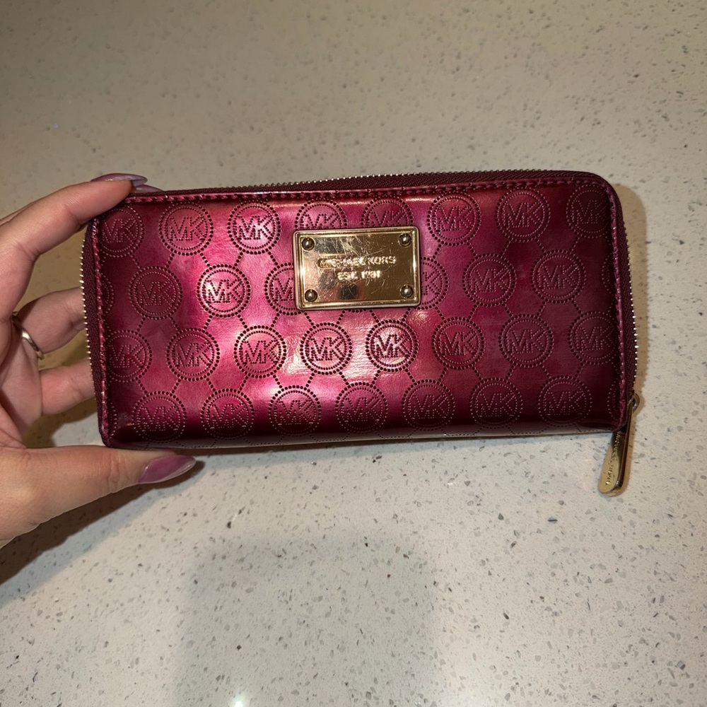 Michael Kors Jet Set patent logo continental wallet in a burgundy color.